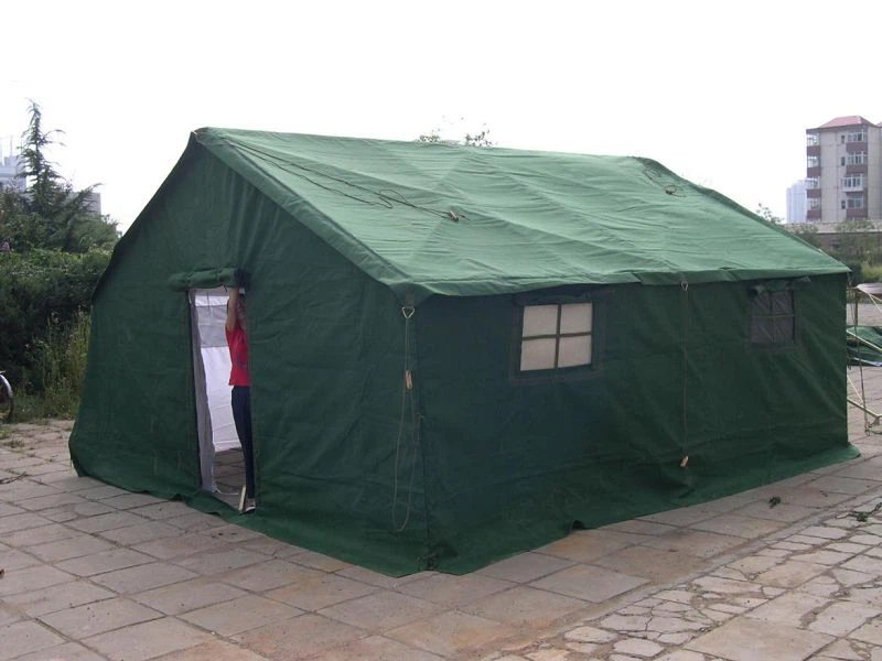 Tenda grande do exército para 20 pessoas ao ar livre